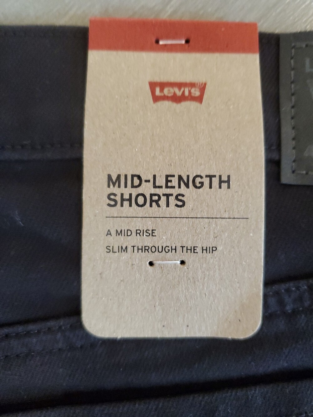 NWT Levi's Black Denim Mid-Length Rolled Cuff Women’s Shorts In Size 32/Size 14 - Picture 6 of 9